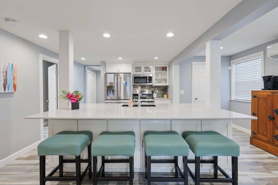 Spacious counter seating!