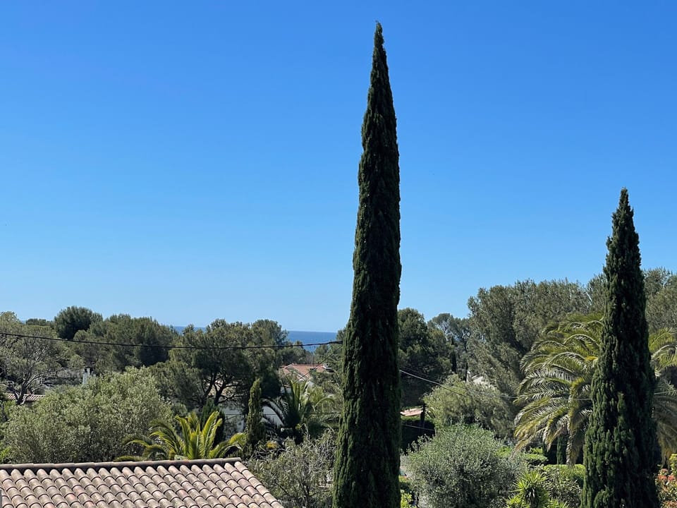 Magnificent house with all comforts, swimming pool, air-conditioning, close to beach and golf course. House in Saint-Raphael