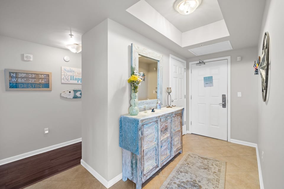  hallway to bedrooms.