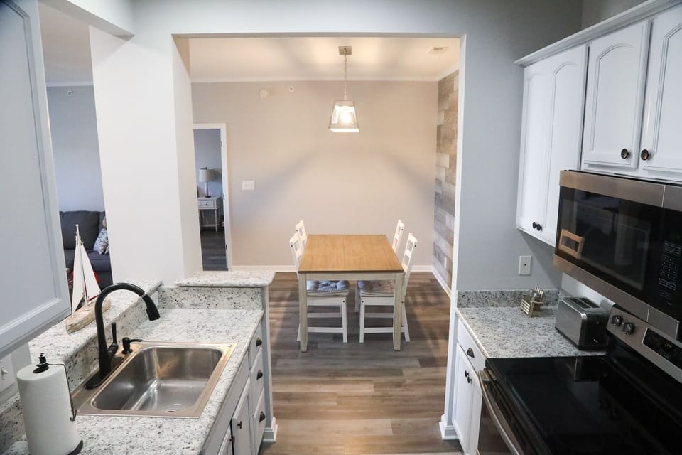 2022 Renovated kitchen with new stainless steel appliances!