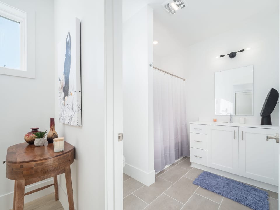 Shared Full Bathroom