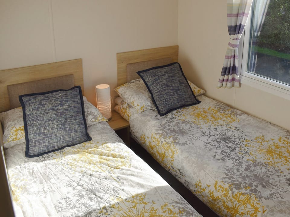 Twin bedroom | Summer Breeze - Holiday Homes, Knaresborough