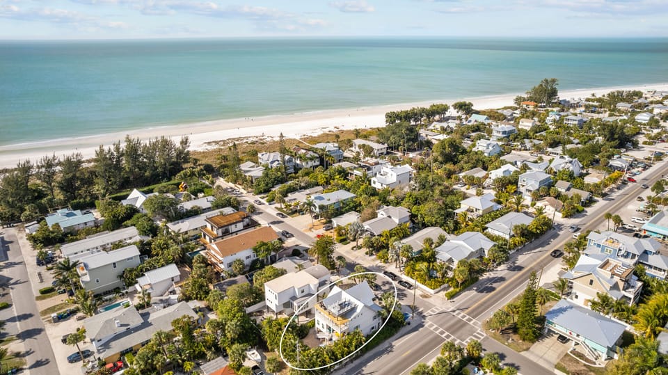 Only 7 houses from the beach!!