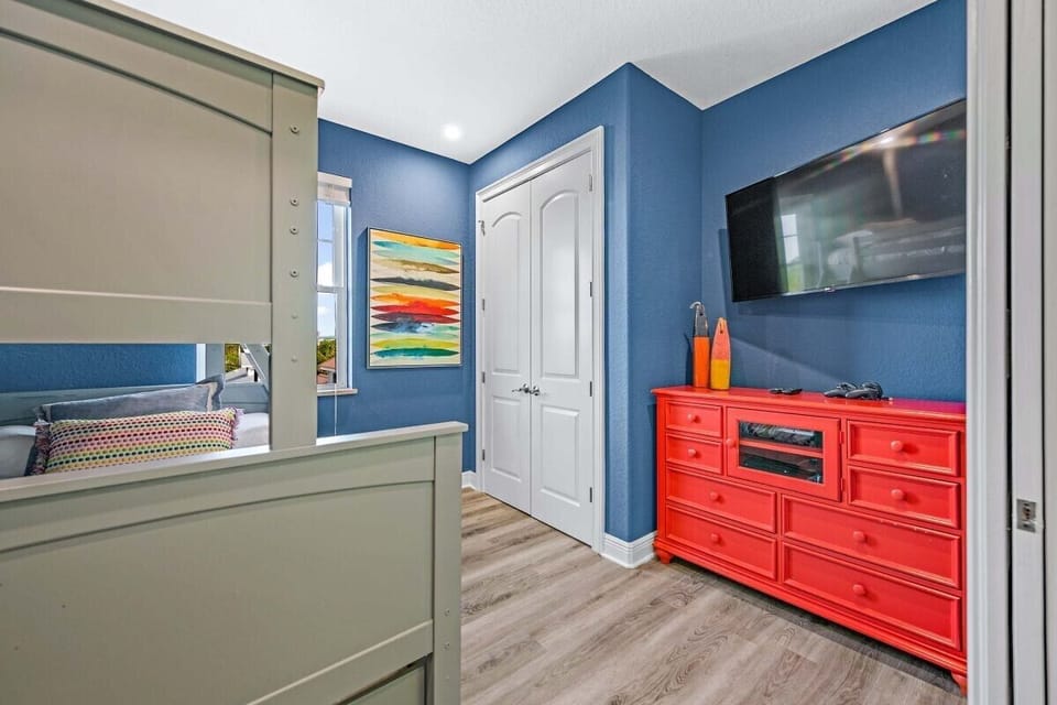 Top floor- Bunk bedroom Twin over Full