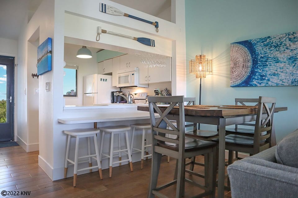 Gorgeous open floor design for dining and kitchen