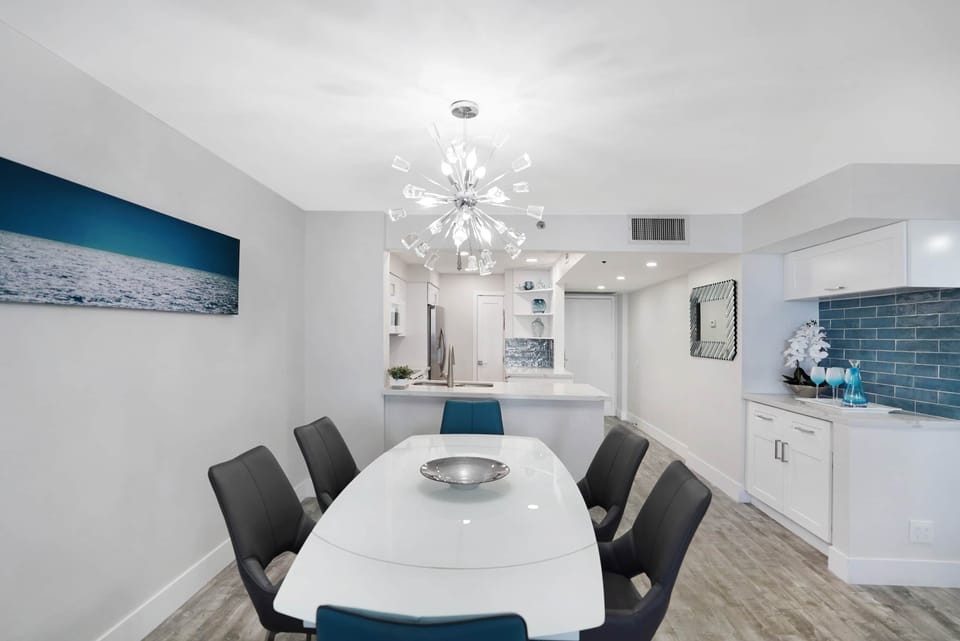 Living/dining area, Roku tv, balcony access