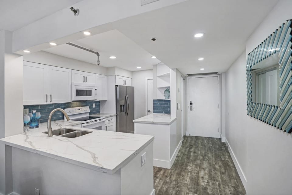 Fully equipped kitchen, front entry
