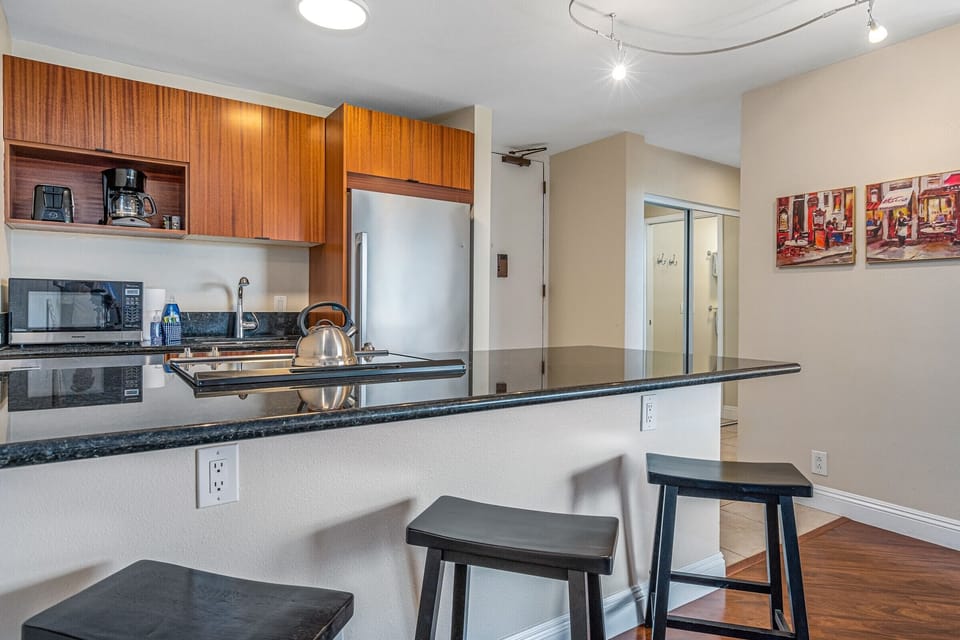 Keep the chef company with breakfast bar