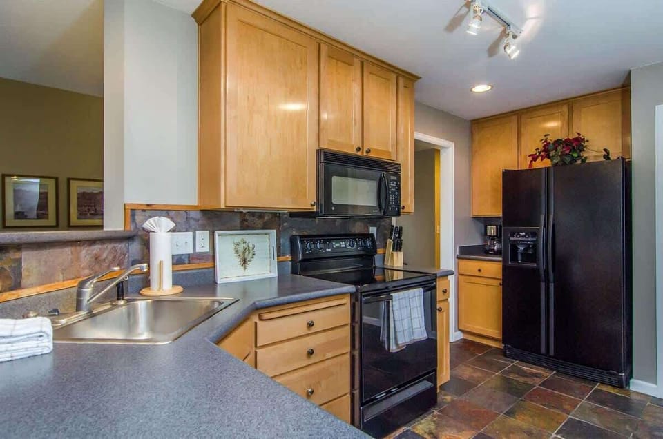 Full kitchen in Union Grove home