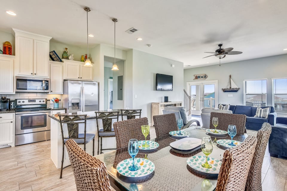 Games or Grub? - The large dining room table is ideal for group meals. But it’s also the perfect spot to host a game of Go Fish or Uno with the kids.