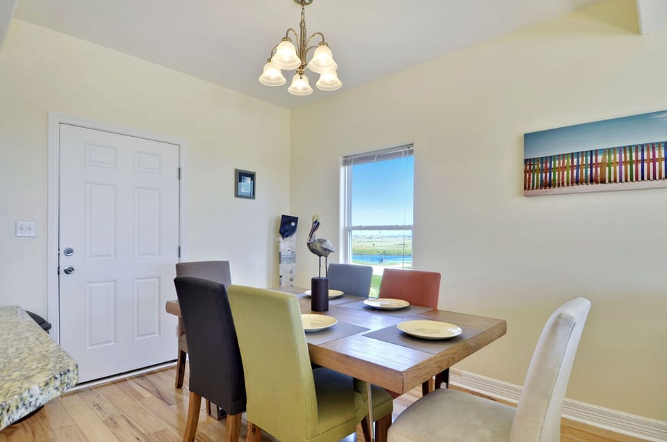 Stay Connected - With the dining table conveniently located next to all of the action, it's easy to stay engaged with friends and family while grabbing a quick bite to eat.