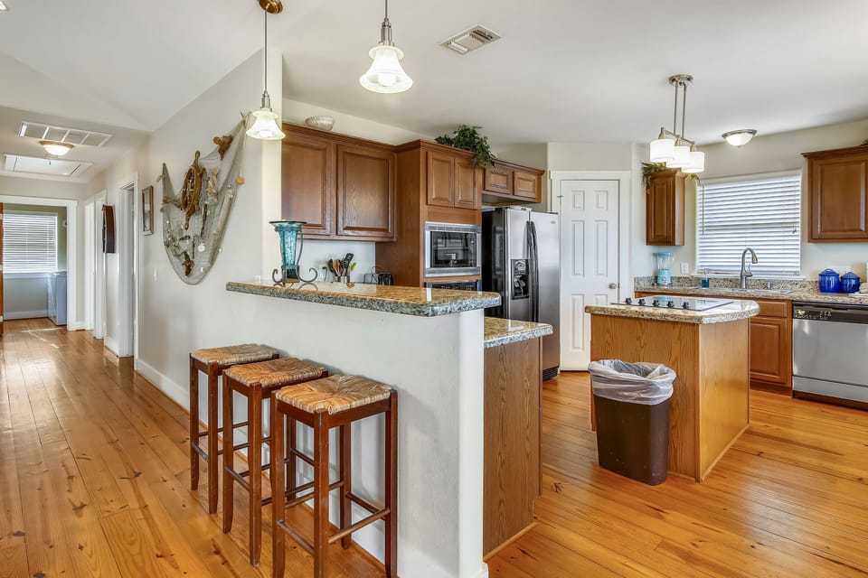Coffee Anyone? - Pull up a stool to the breakfast bar and drink a morning cup of joe. It’s a great place to plan your day’s activities, gather your wits, and get ready for more quality time!