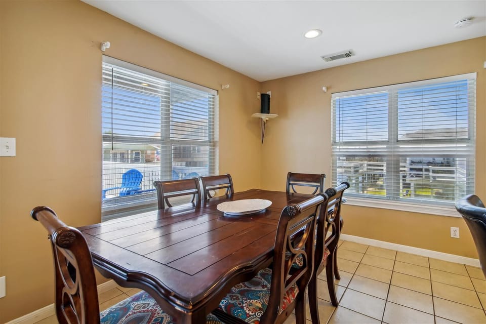 Dining Area - Seating For 6