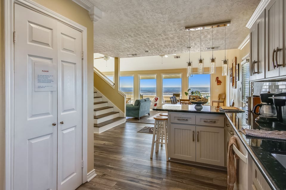 Main Level-Kitchen-_MG_5672