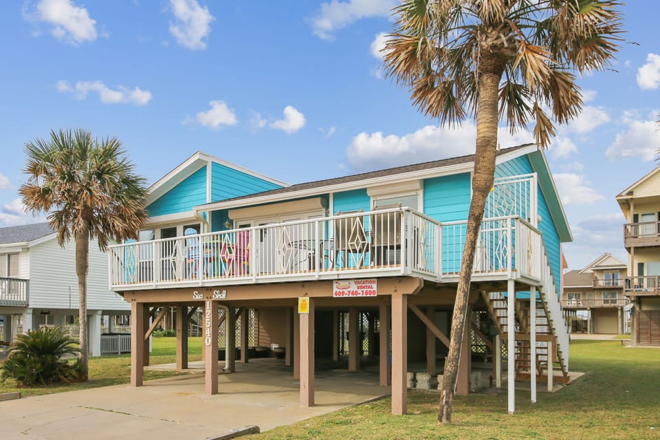 Ready. Set. Relax. - Your vacation starts the minute you step inside Beachfront Seashell. Enjoy!