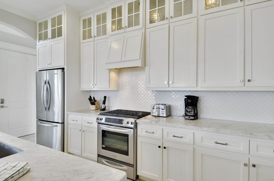 Snack or Feast? - Whatever you need to prepare for your family, you’ll find plenty of space and all the cookware and dishes you need to get the job done. Cooking in this kitchen is a pleasure.