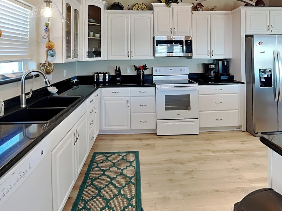 Full Size Kitchen