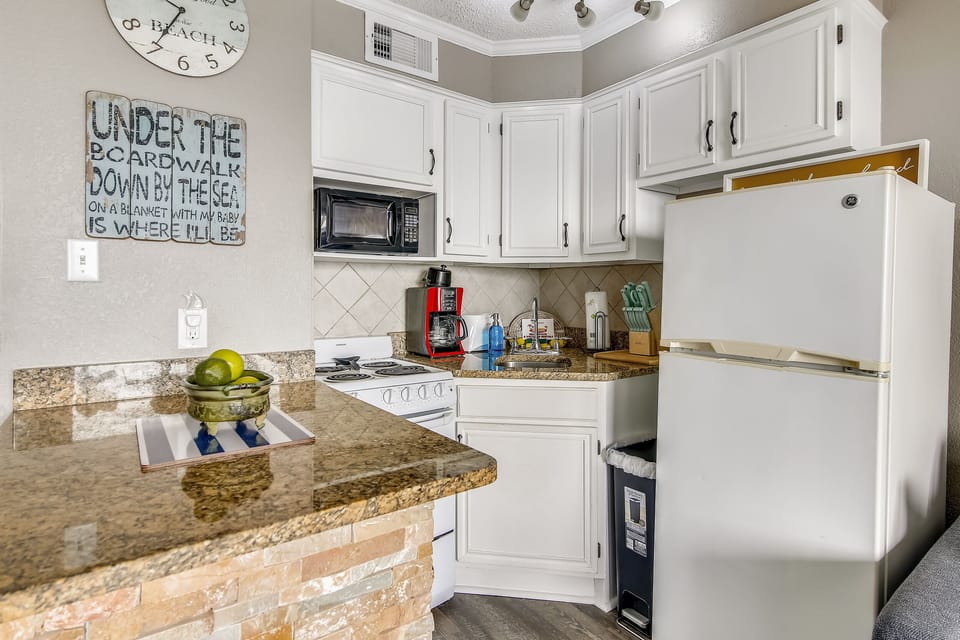 Full Kitchen - Keurig, Coffee Maker