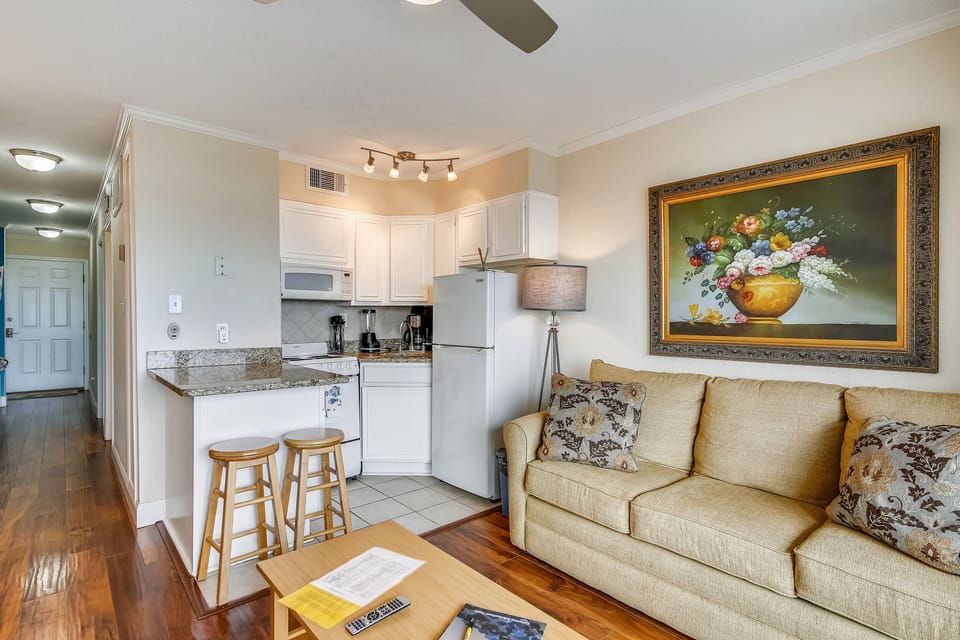 Living Room - Open Layout w/ Kitchen & Dining