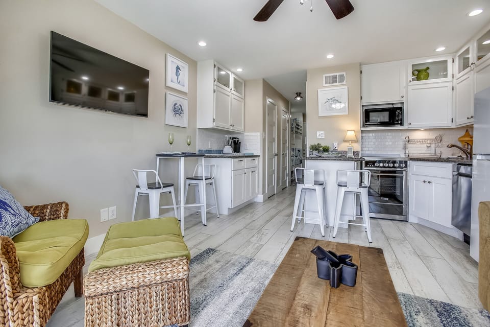 Living Room - Open Layout w/ Kitchen & Dining