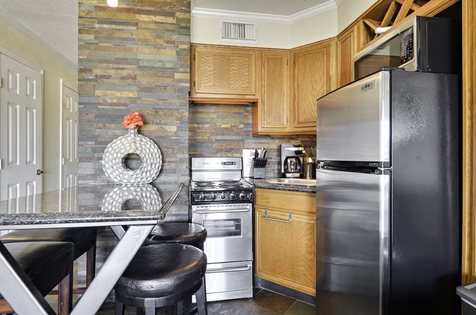 Snack or Feast? - Whatever you need to prepare for your family, you’ll find plenty of space and all the cookware and dishes you need to get the job done. Cooking in this kitchen is a pleasure.