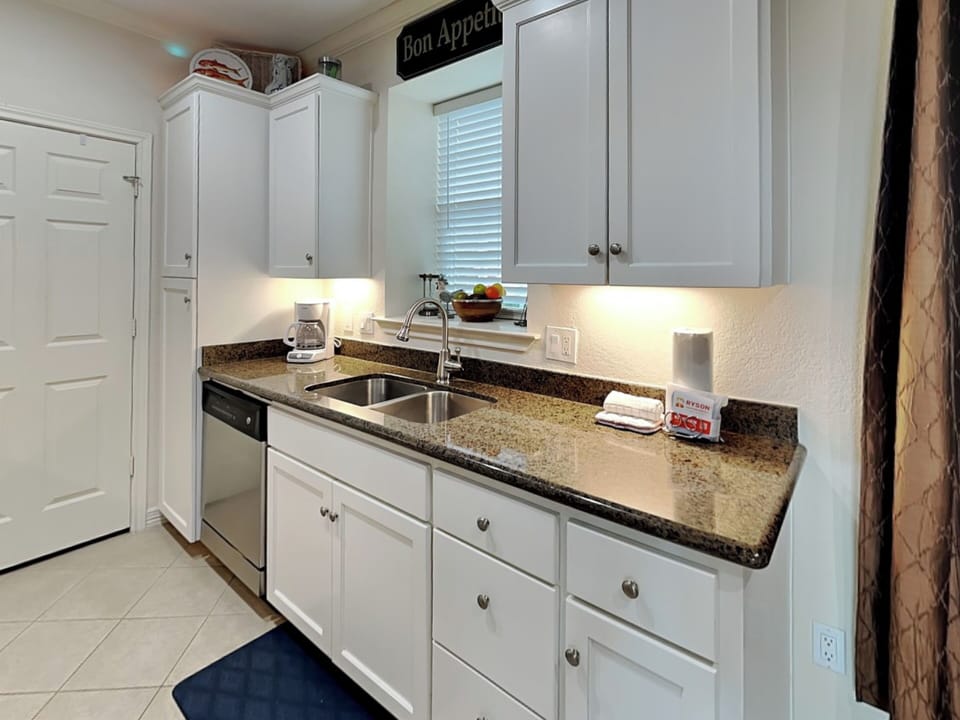 Full Kitchen