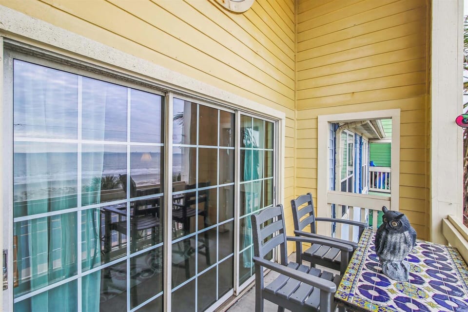 Peak Relaxation - Bring a good book and a cool drink out on the balcony. The day will fly by as you dive into a new mystery novel!