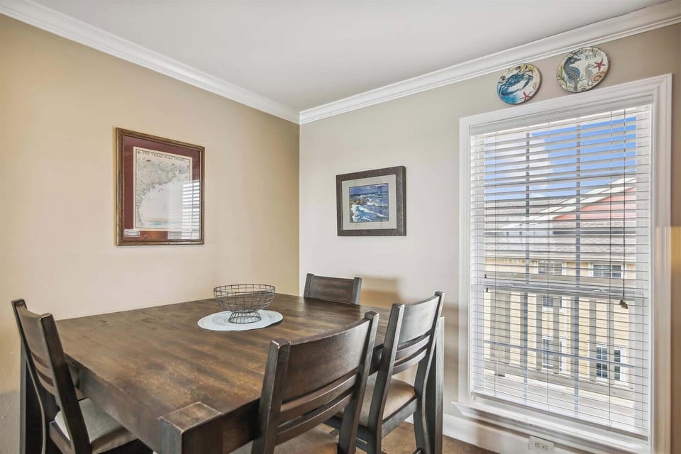 Games or Grub? - The large dining room table is ideal for group meals. But it’s also the perfect spot to host a game of Go Fish or Uno with the kids.