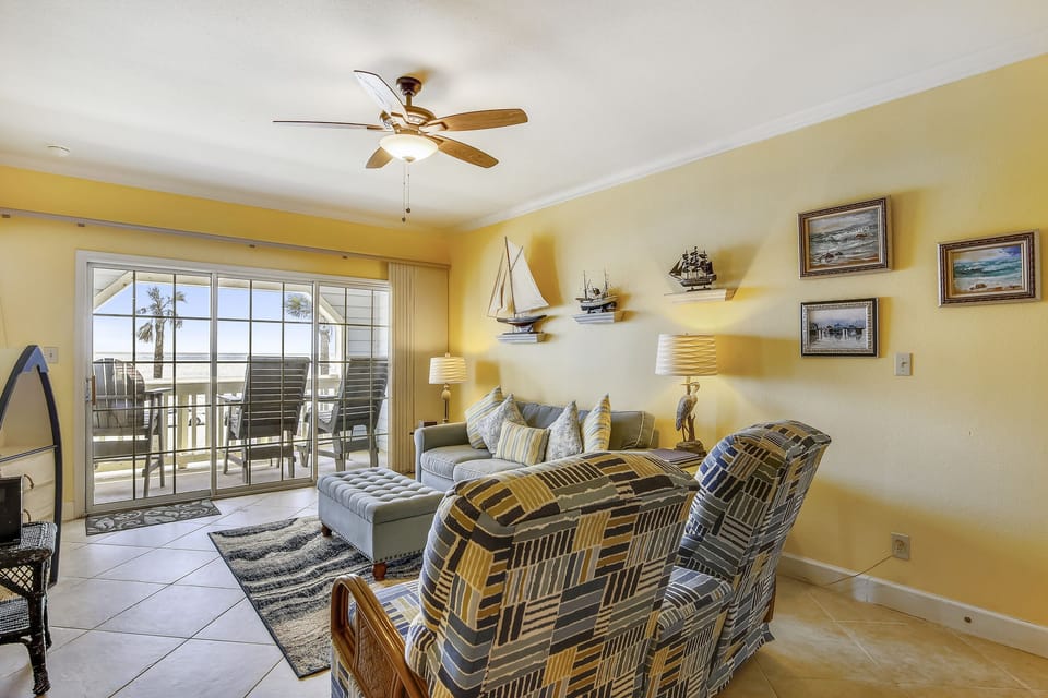 Pure Relaxation - Worn out after a full day at the beach? Unwind in the clean, modern living room, watch your favorite show on the HDTV or surf the net with the free Wi-Fi.