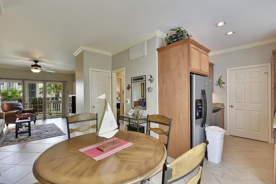 Dining & Kitchen