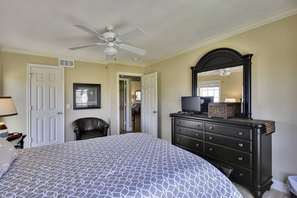 Spend Time By Yourself - The bedroom is well-suited to meet your needs for rest and relaxation.