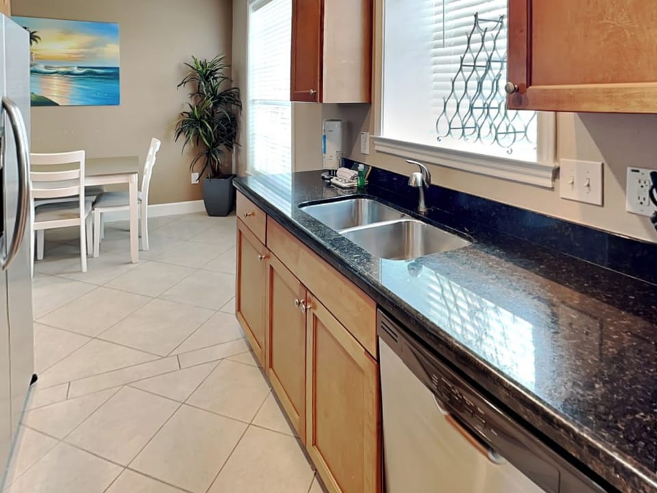 Full Size Kitchen