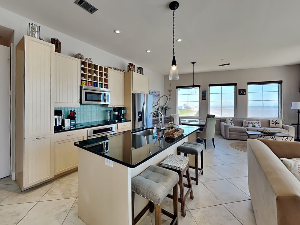 Kitchen with Breakfast Bar Seating