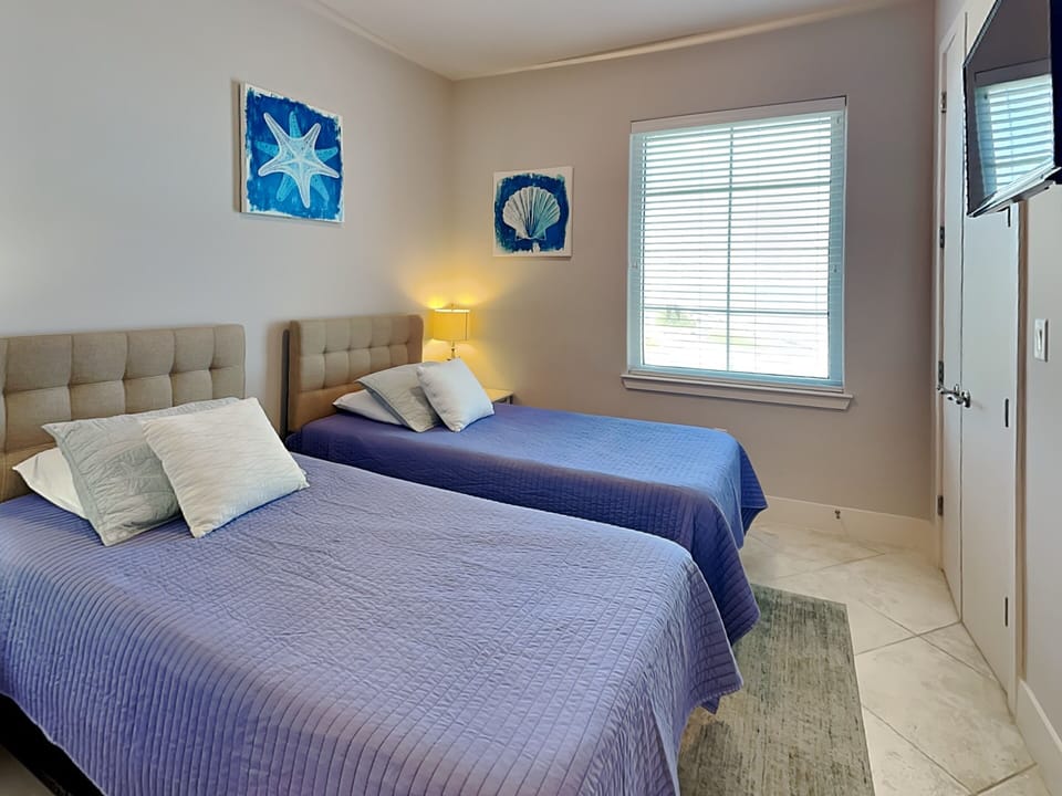 Bedroom 2, 2 Full Beds
