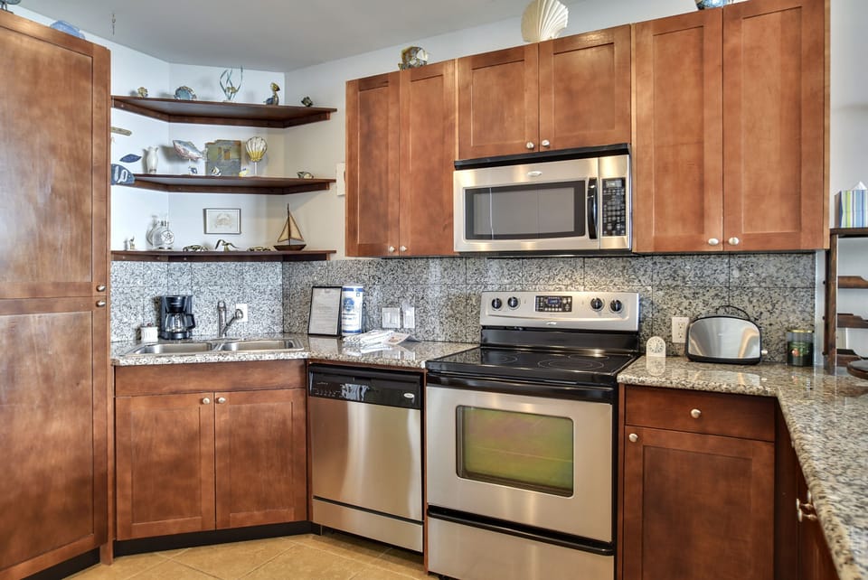 Kitchen Extras - A fully equipped kitchen with everything you will ever need on vacation. Preparing snacks for the evening, breakfast menus, or a full-course meal, you will have it all.