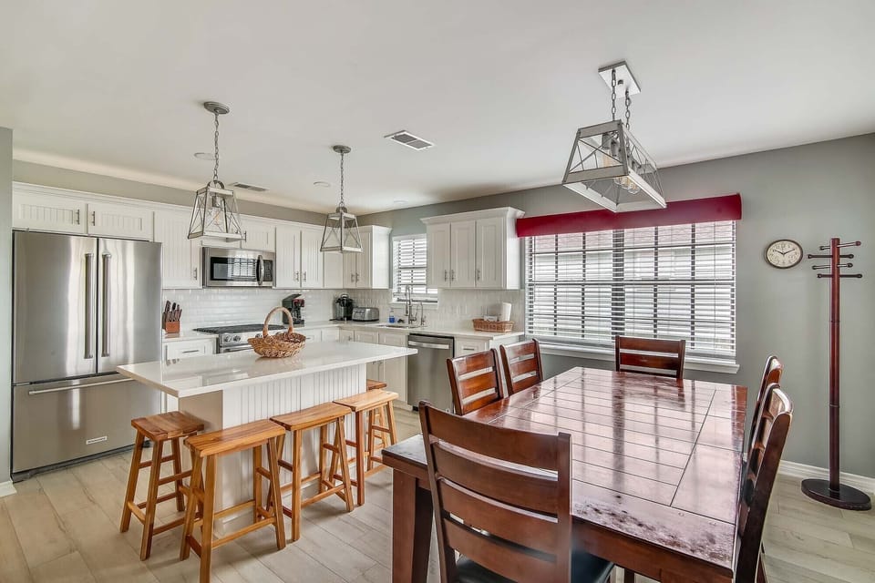 Delightful Dinner Space - Look forward to spending quality vacation time with the family and friends around the lovely dining room table.