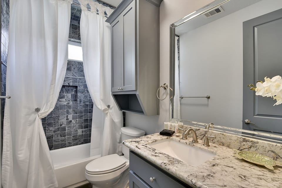 Second Bathroom - Tub/Shower Combo