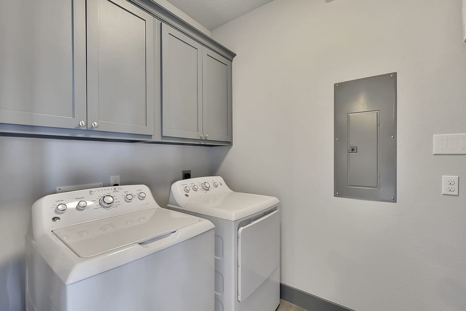 Laundry Room - Washer & Dryer