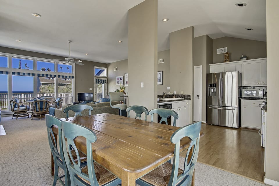 Stay Connected - With the dining table conveniently located next to all of the action, it's easy to stay engaged with friends and family while grabbing a quick bite to eat.