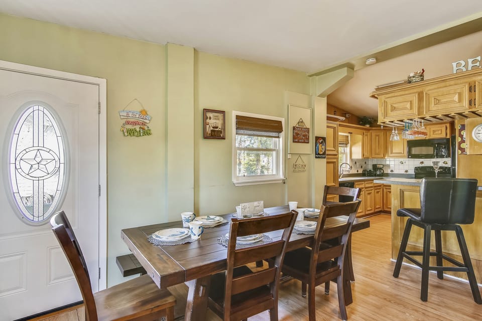 Dinner Time! - Enjoy a meal with your crew! Lots of bonding time will be had at this table.