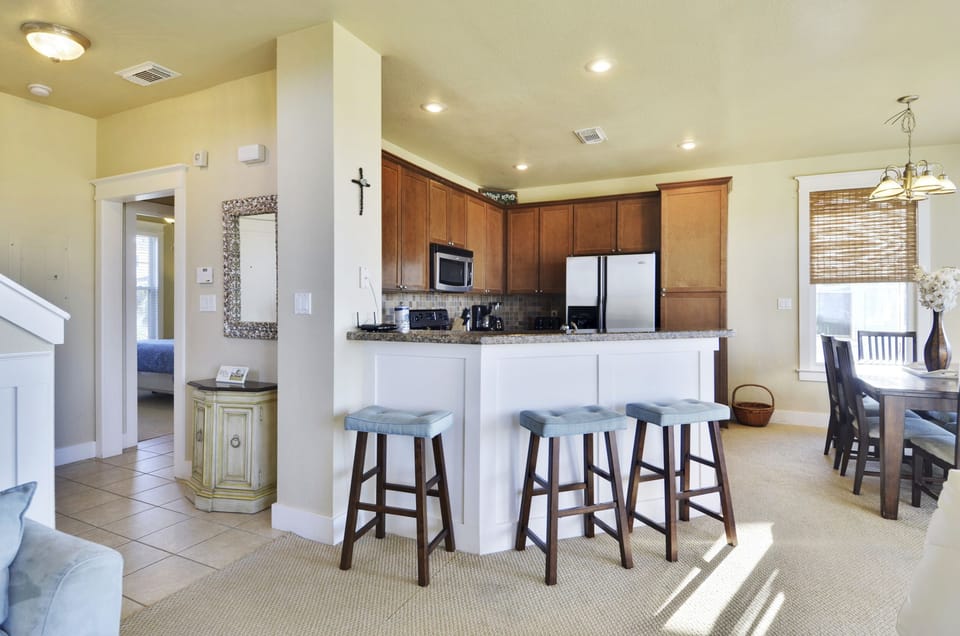Coffee Anyone? - Pull up a stool to the breakfast bar and drink a morning cup of joe. It’s a great place to plan your day’s activities, gather your wits, and get ready for more quality time!
