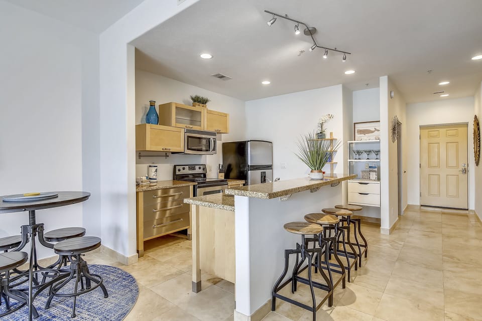 Breakfast Bar - Take a seat at the bar as you wake up with a satisfying cup of coffee and breakfast before heading out to Galveston.