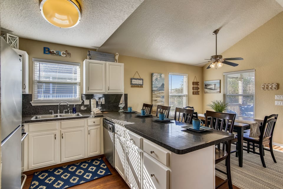 Snack or Feast? - Whatever you need to prepare for your family, you’ll find plenty of space and all the cookware and dishes you need to get the job done. Cooking in this kitchen is a pleasure.