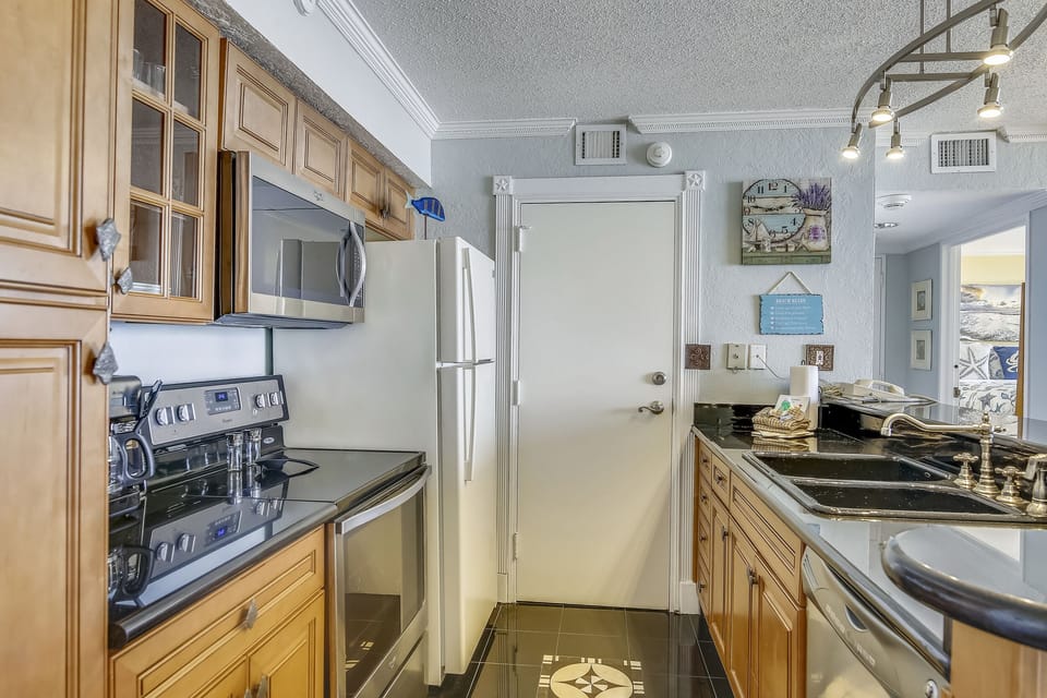 Granite countertops - Even if you aren't a gourmet chef, you will feel like one when you use this kitchen! Granite countertops, wooden cabinetry, a breakfast bar, and so much more.