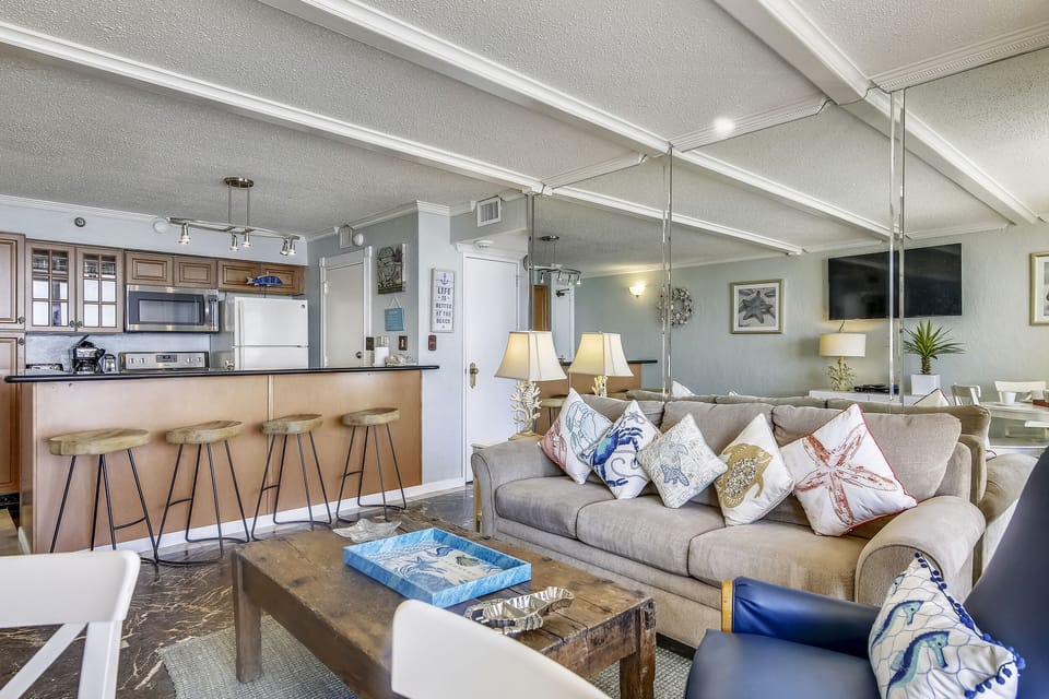 Spend quality time together - The open layout makes it easy for everyone to enjoy each other’s company, whether you’re cooking in the kitchen, surfing the web at the dining table, or stretched out with a book in the living area.
