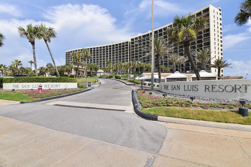 ENTRANCE FROM SEAWALL