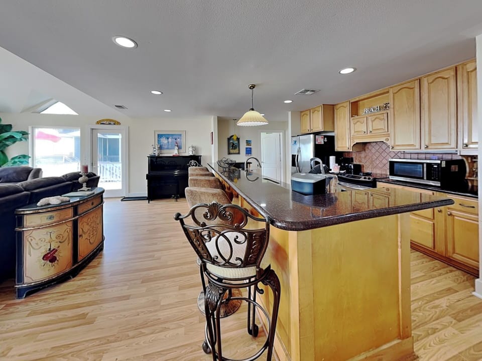 Dining Area - Countertop Seating for 6 - First Floor