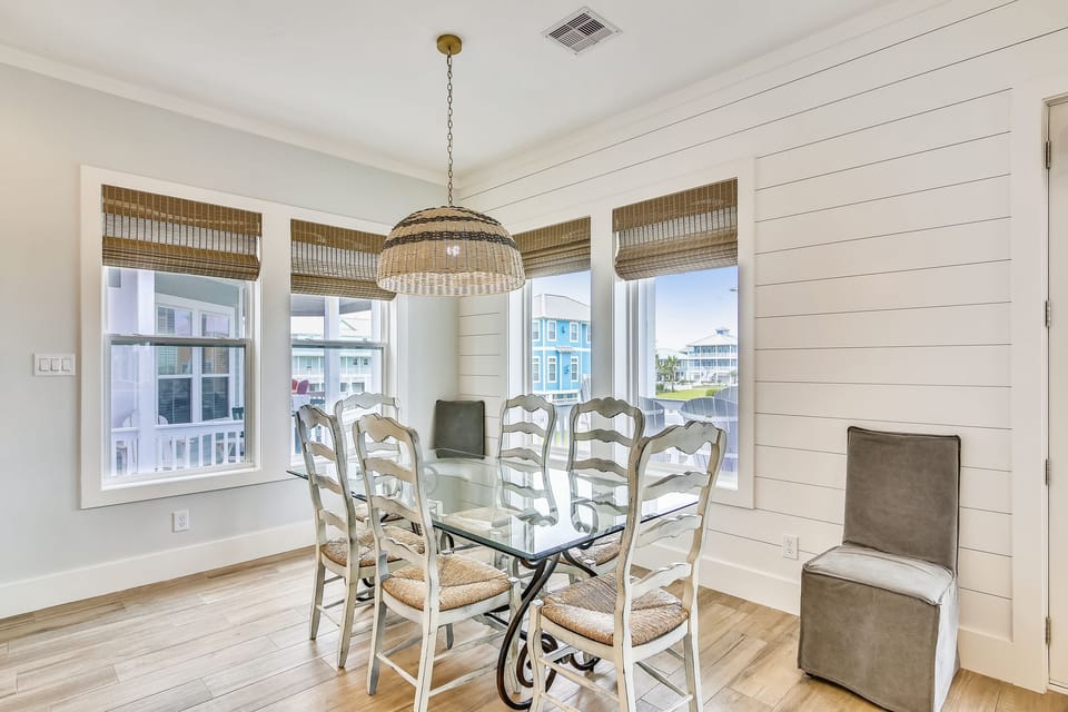 Dining Area - Seating for 6