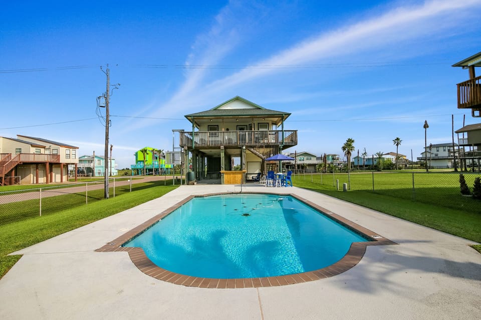Too Pool for School - If you've been on the lookout for the perfect vacation rental, your search is over. Book this lovely vacation home today to experience the vacation of a lifetime!