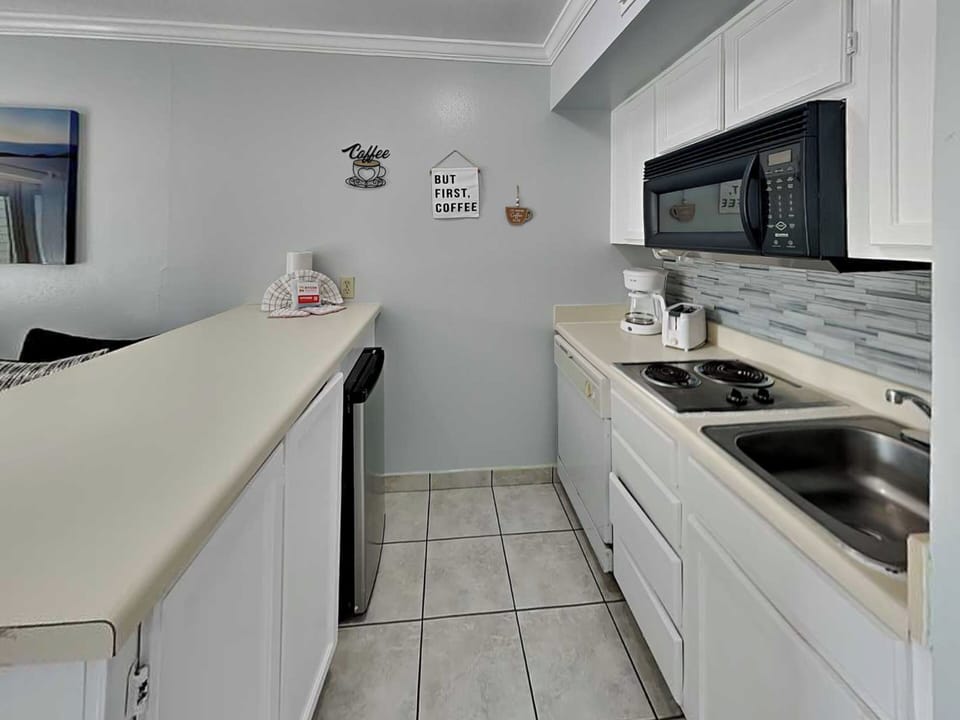 Kitchenette - Mini Fridge + Dishwasher